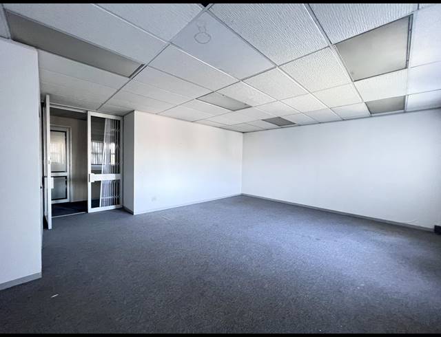 32M² OFFICE TO LET IN WYNBERG